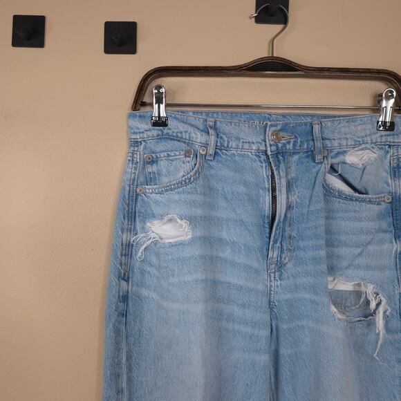 American Eagle High Rise Wide Leg Jeans in Light Wash Denim Size 2 - Picture 4 of 12